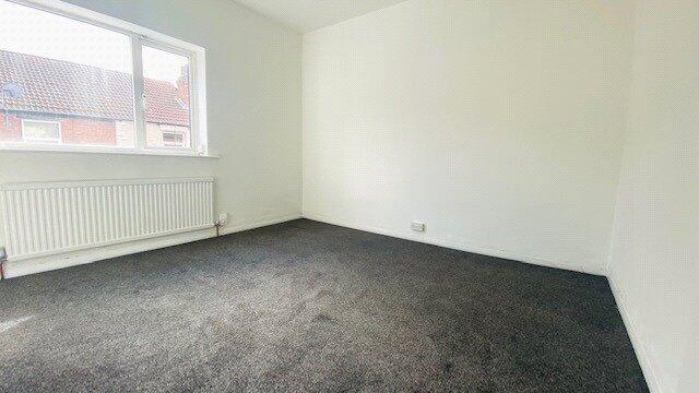 2 bed Terraced to rent Image 4