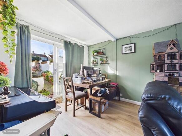 LIVING ROOM/DINING ROOM