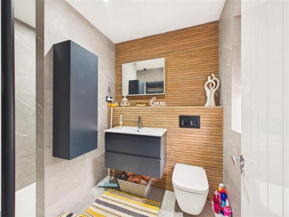 4 bed Semi-Detached for sale Image 11