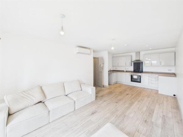 Lounge/Kitchen