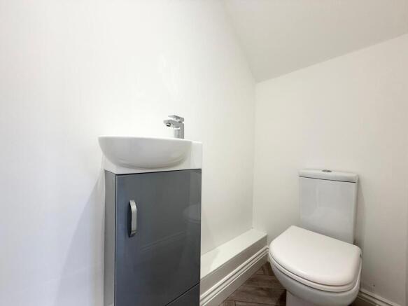 2 bed End of Terrace to rent Image 5