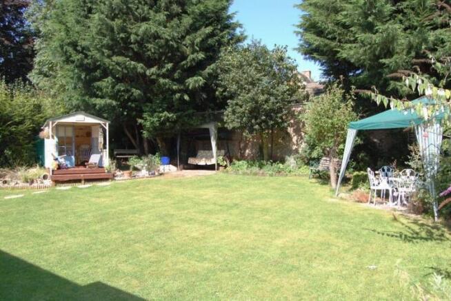 Splendid Rear Garden Image 2