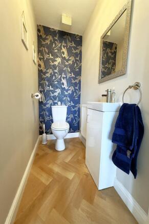 5 bed Detached for sale Image 5