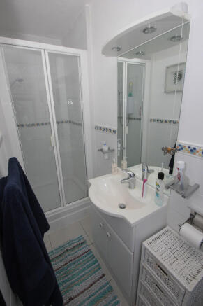 En-suite shower