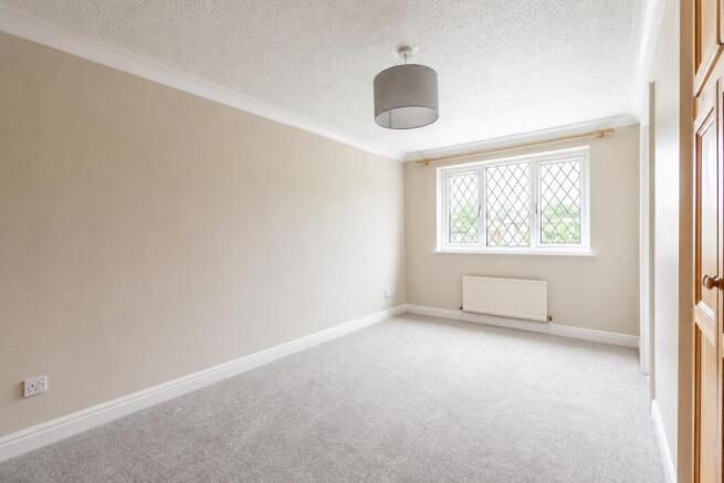 4 bed Detached to rent Image 7