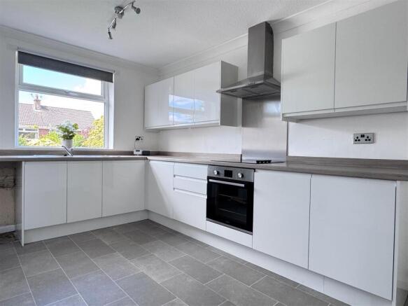 Kitchen 1.jpg