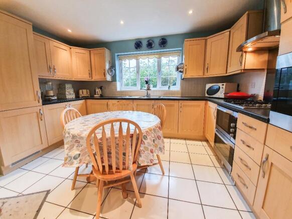Kitchen & Breakfast Room