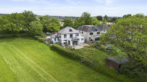 Edgwarebury Lane, Edgware, HA8