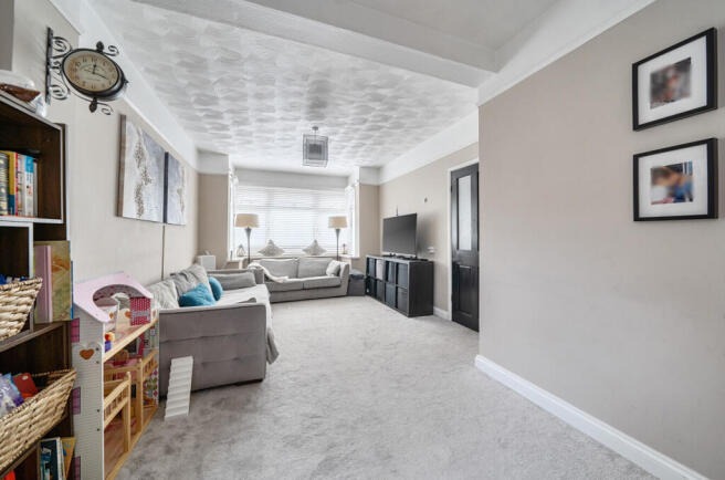 1435811-5-69d7943...