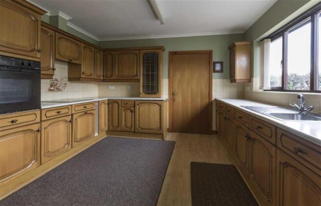 KITCHEN/BREAKFAST