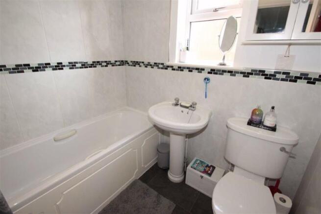 FAMILY BATHROOM / WC