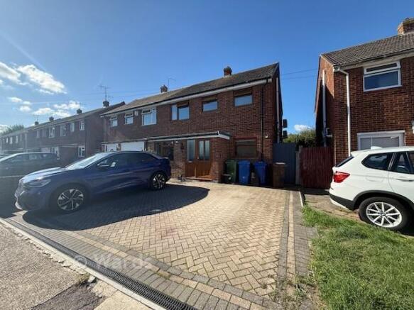 3-bed semi-detached on Roberts Close, Sittingbourne, Kent, £289,950