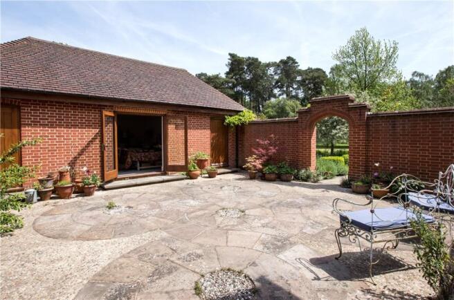 Courtyard/Annexe