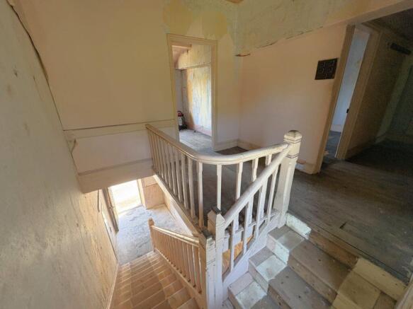3 bed House for sale Image 4