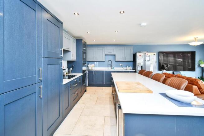 4 bed Detached for sale Image 6