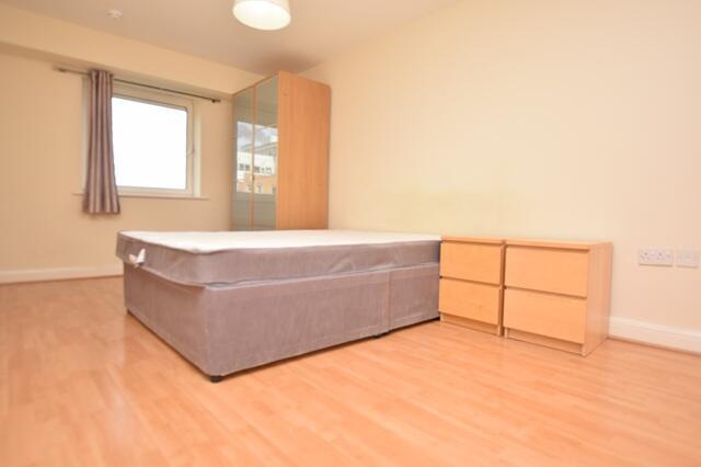 2 bed Apartment to rent Image 4