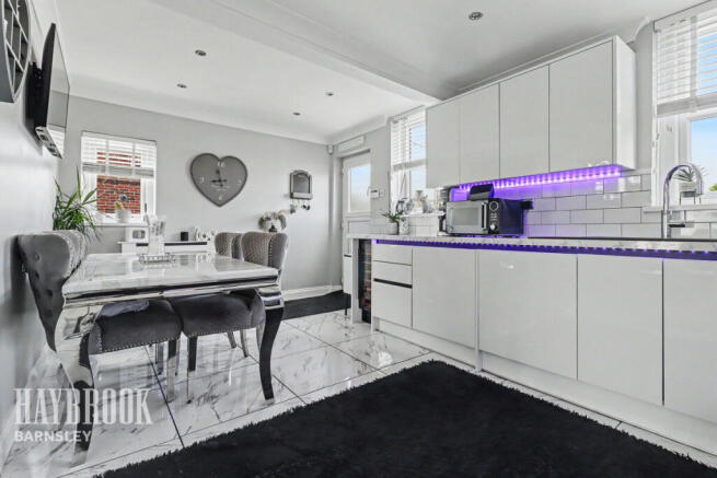 3 bed Semi-Detached for sale Image 7