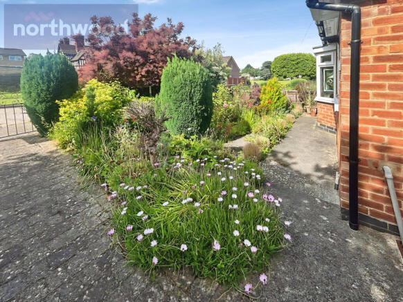 2 bed Semi-Detached Bungalow for sale Image 10