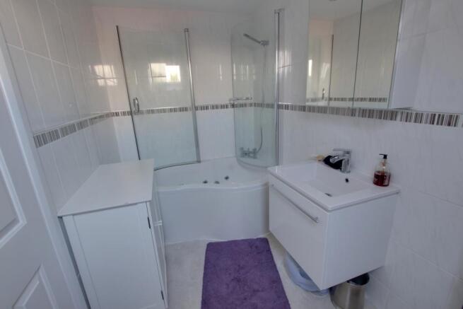 EN SUITE BATHROOM