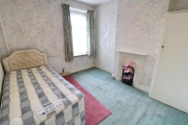 Middle Bedroom