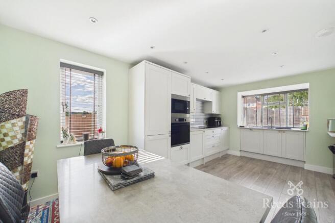 4 bed Detached for sale Image 7