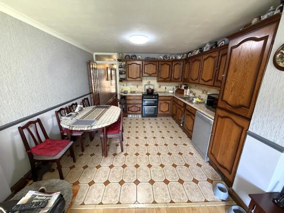 FITTED KITCHEN/DINER