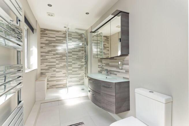En-suite Showe...