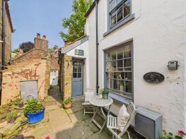 10, Sunny Place, Robin Hoods Bay, Whitby YO22 4SA