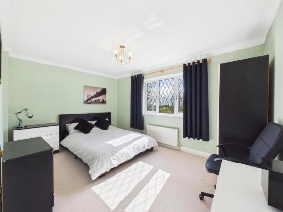 5 bed Detached for sale Image 10