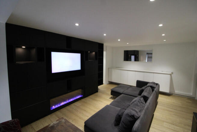 Beautifully maintained two-bedroom ground floor f