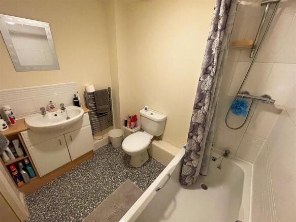 2 bed Apartment for sale Image 12