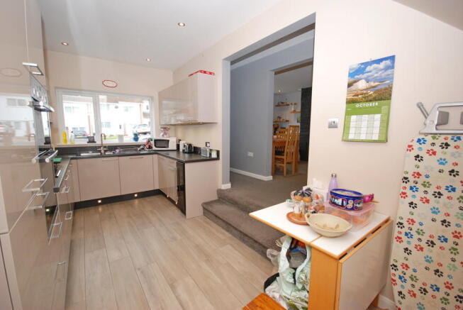 Kitchen/Breakfast...