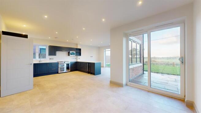 King Edwards Fields 4 Kitchen Dining Area 2.jpg
