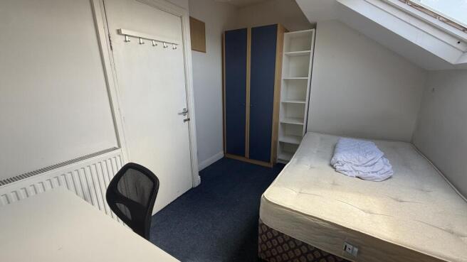 4 bed House to rent Image 12