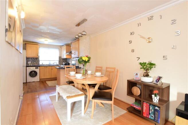 Lounge/Dining Area