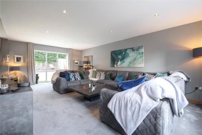 5 bed Detached for sale Image 9