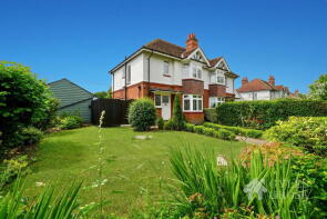6, High Lift Villas, Skye Hall Hill, Colchester CO4 5TD