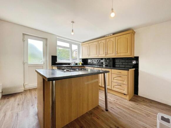 3 bed Semi-Detached for sale Image 5