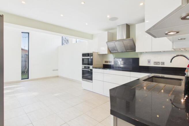 CAM02519G0-PR0397-STILL008