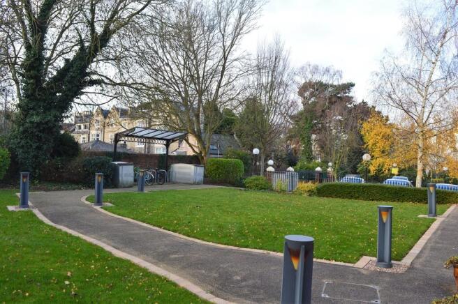 2 bed Apartment to rent Image 5