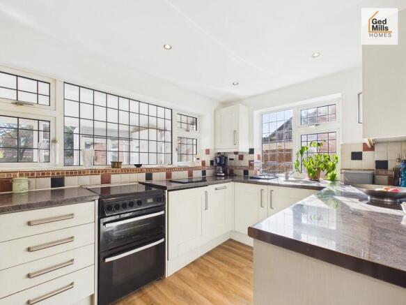 CAM02899G0-PR0095...