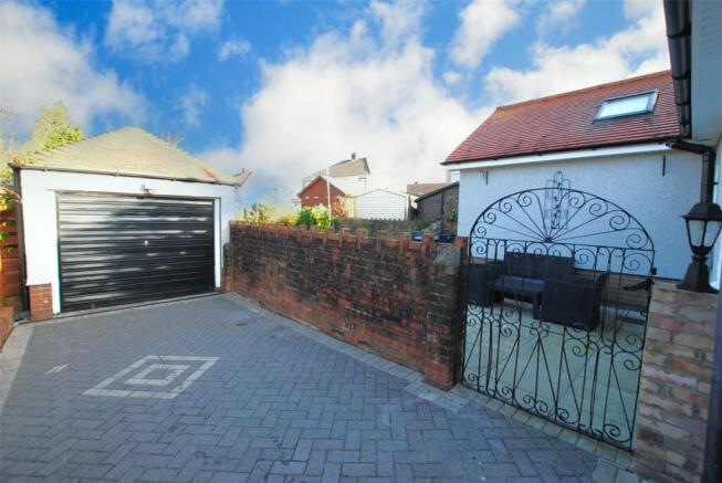 Garage & Driveway