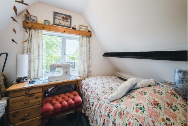 Bed 4/dressing room