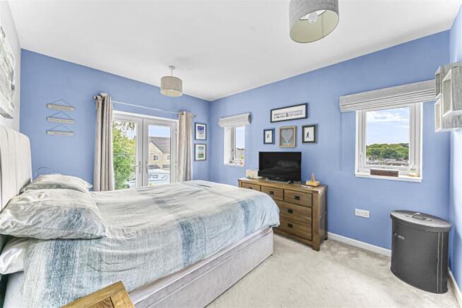 5 bed Semi-Detached for sale Image 10