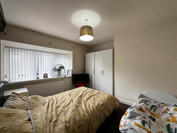2 bed Terraced to rent Image 4