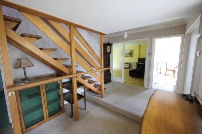 SPLIT LEVEL HALLWAY: