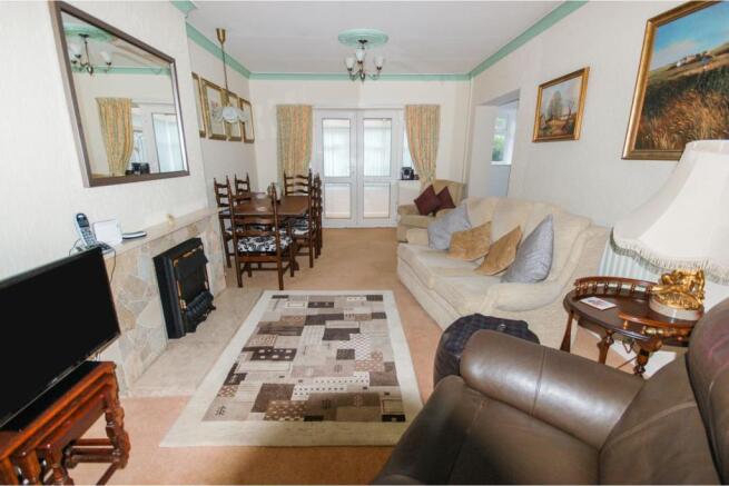 Lounge/Dining Room