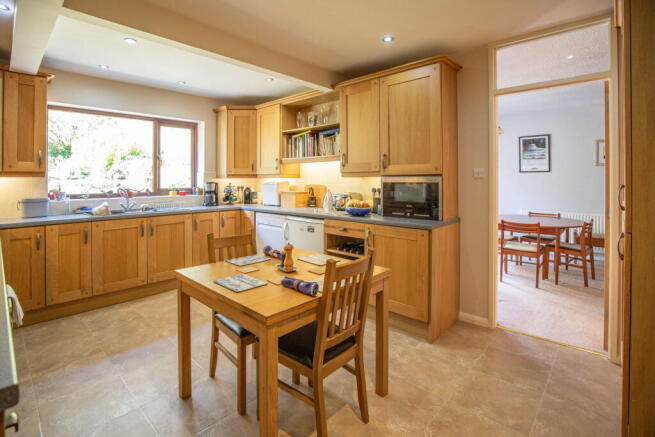 4 bed Detached Bungalow for sale Image 6