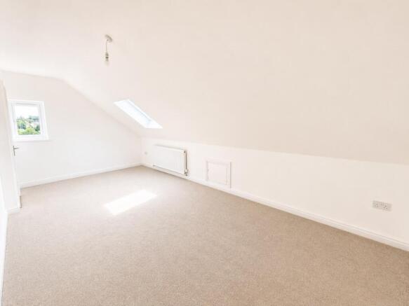 5 bed Semi-Detached for sale Image 12