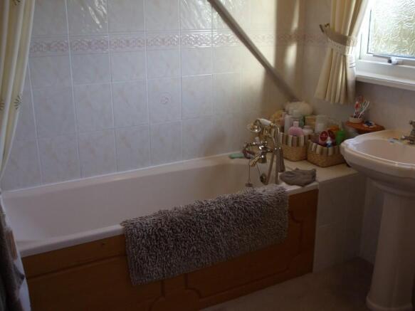 1st Floor Bathroom